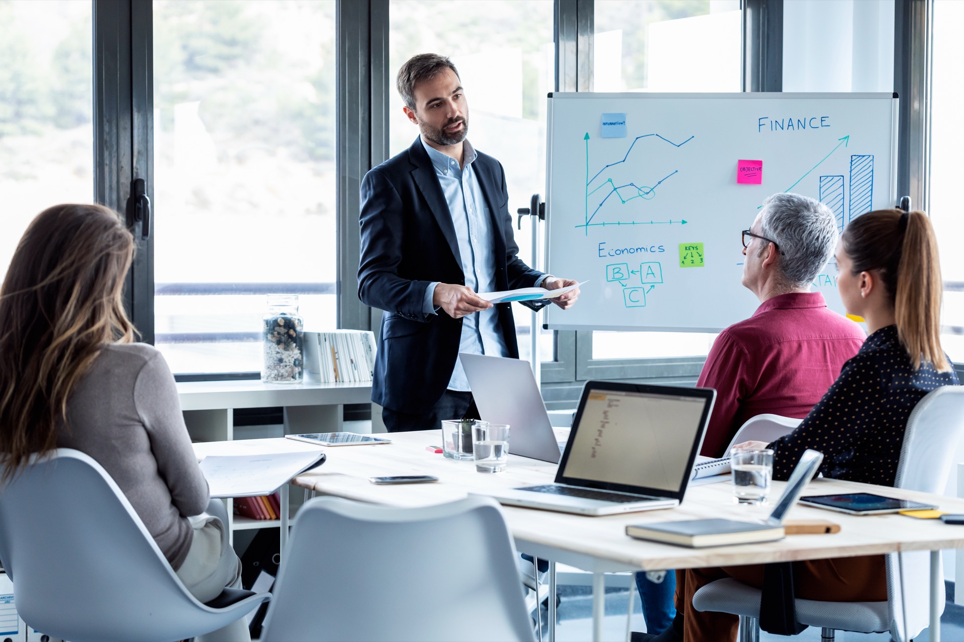 B2B-Reporting für Karlsruher Mittelstand mit Conversion-Metriken und ROI-Analyse